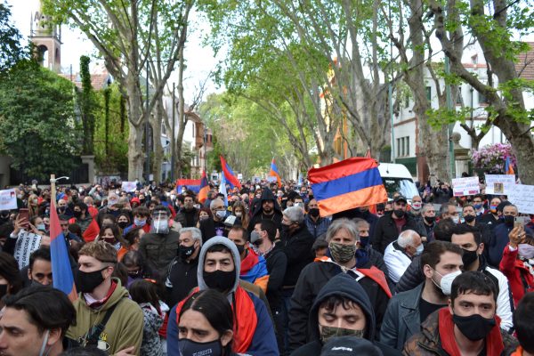 Movilización armenia a las embajadas de Azerbaiyán y Turquía